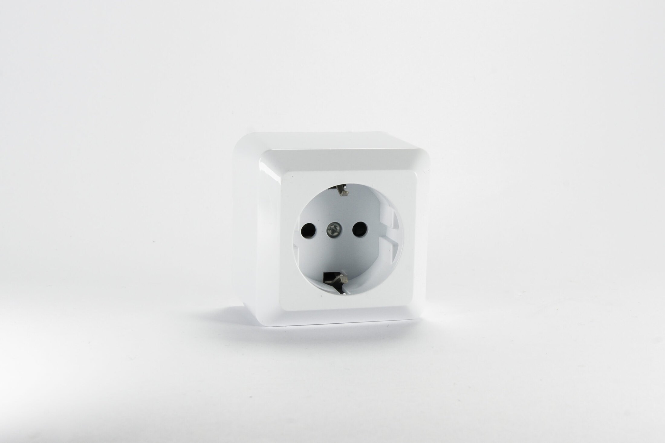 Surface single socket (grounded) Alba