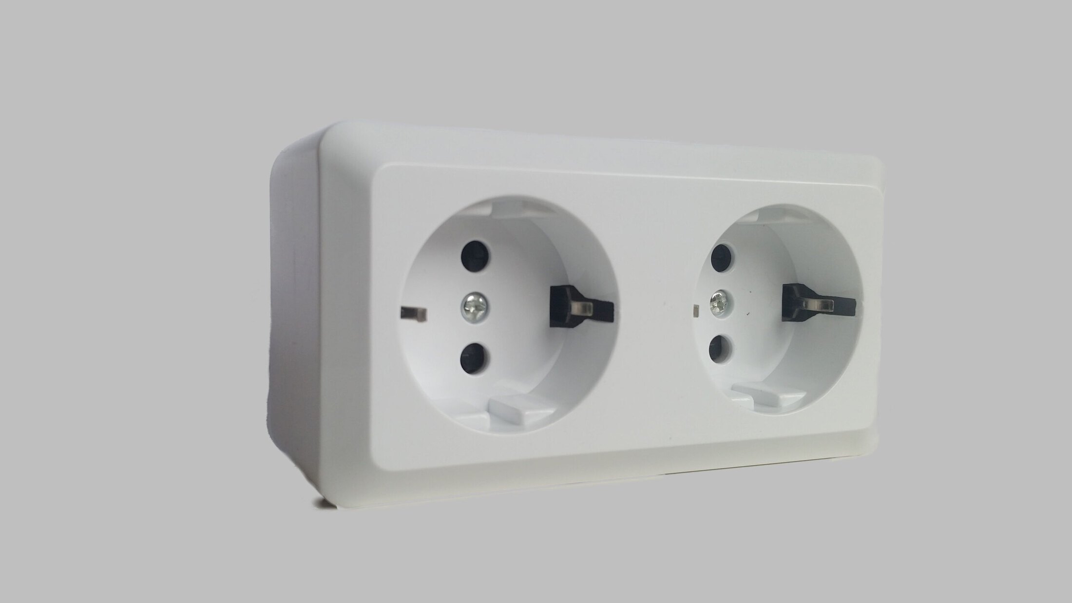 Surface-mounted double socket (grounded) Alba