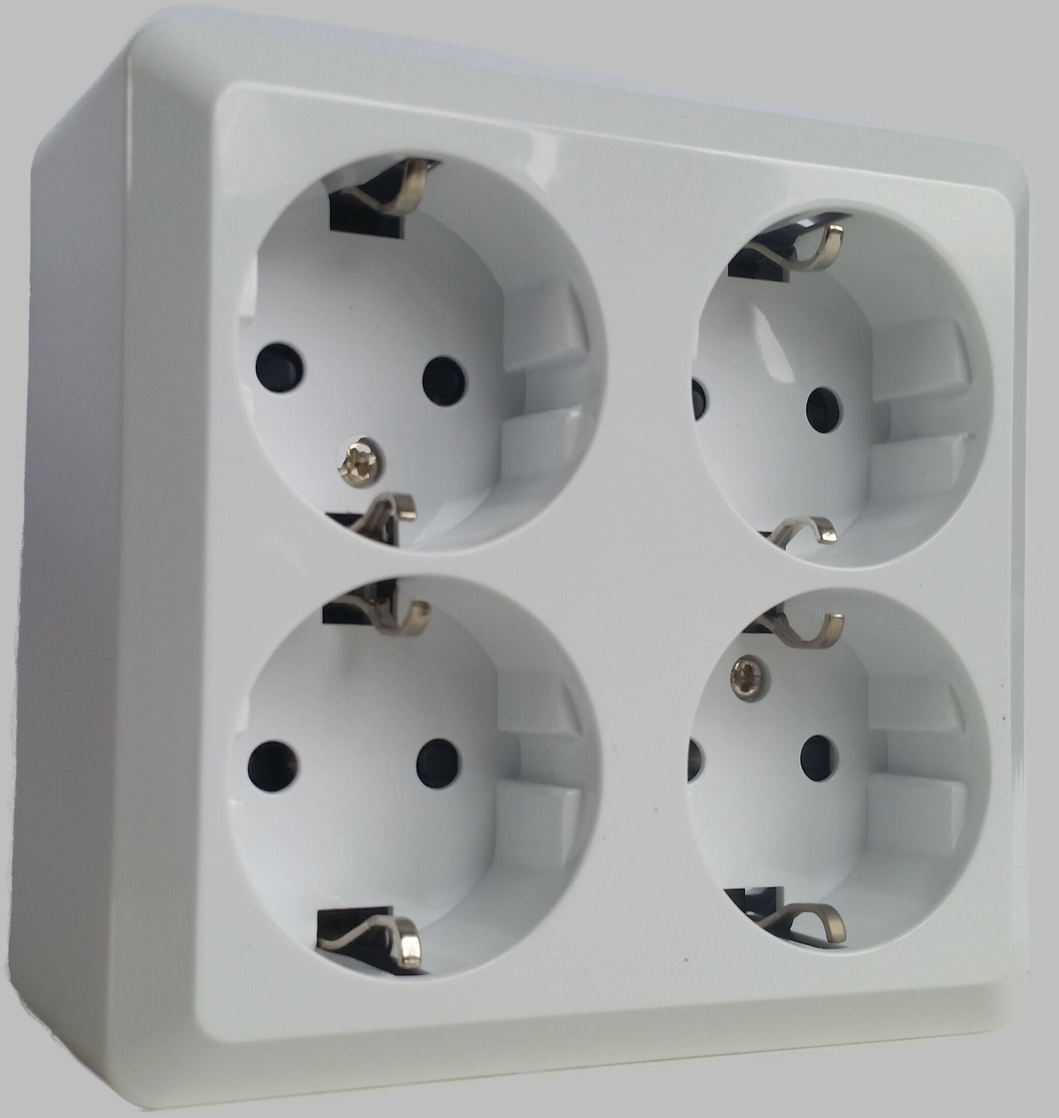 Surface 4-pin socket (grounded) Alba
